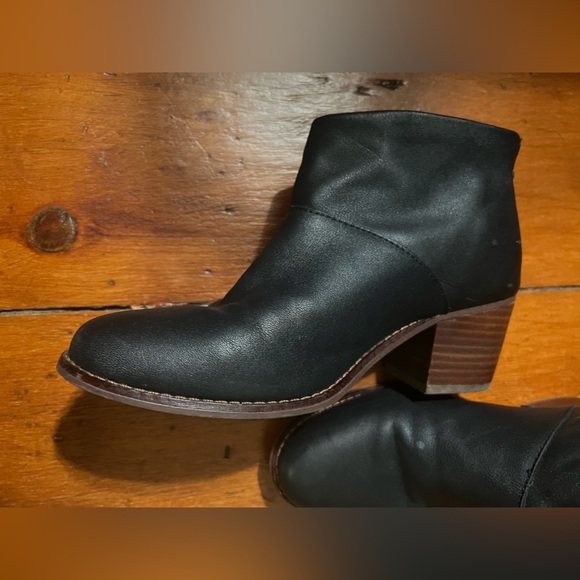 Tom’s 6.5 Women’s Carpe Diem black ankle boot zippered back tassel upper leather - Picture 7 of 13